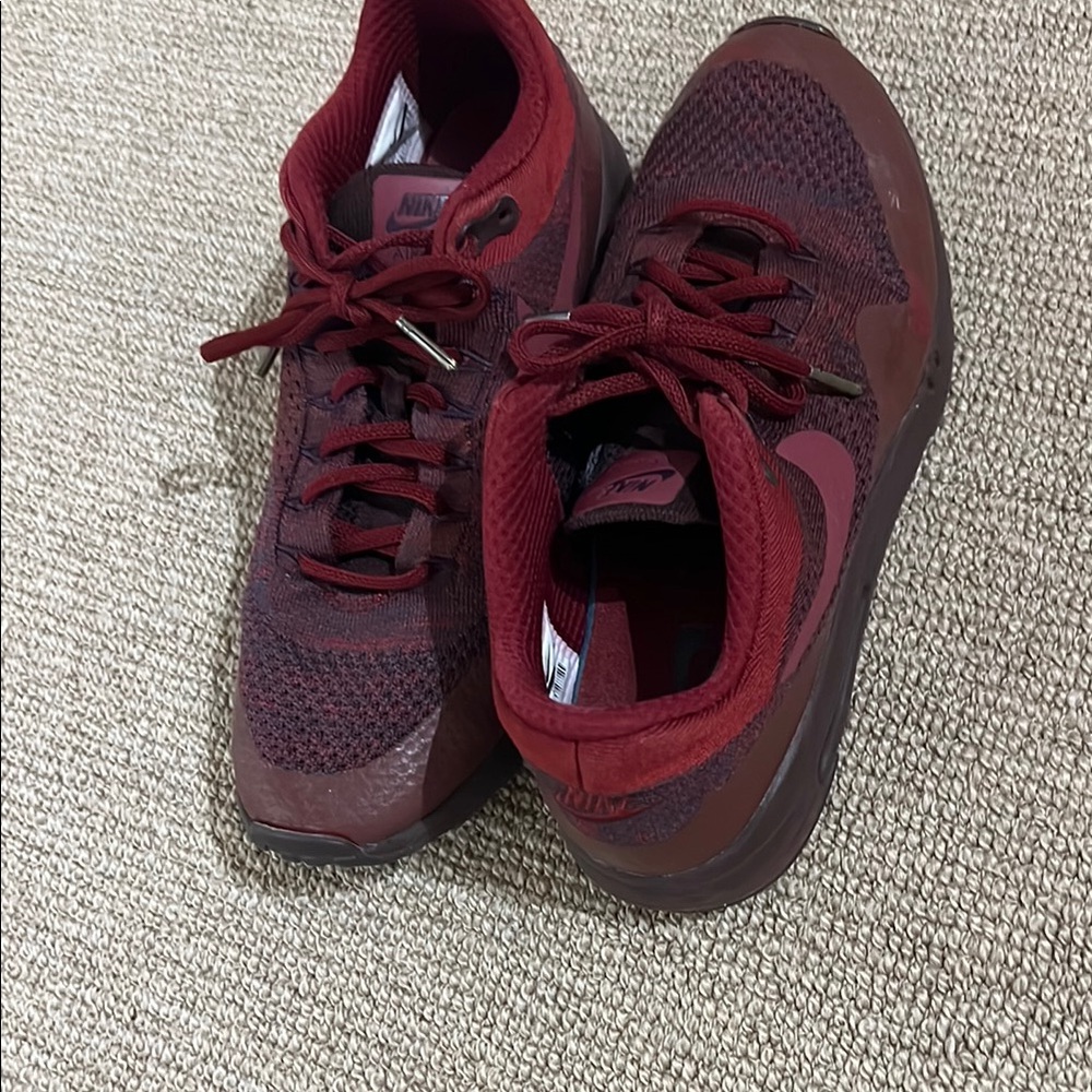 Free with purchase of $30+ 10.5 Nike knit airmax 10.5